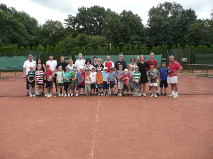 Tennis Nachwuchs mit Trainern in Bremen-Oberneuland