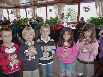 Tennis Junioren mit Pokalen in Bremen-Oberneuland